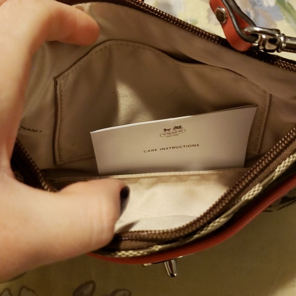 Coach wristlet - Picture 3 of 3